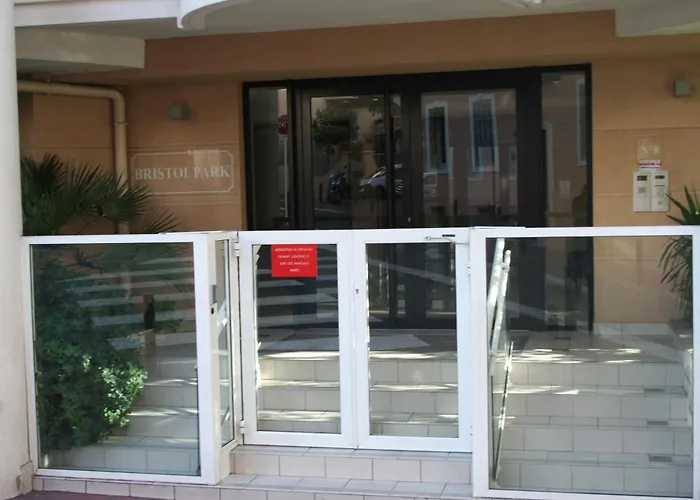 Bristol Park - Parking - 5Mn Walk From Palais Des Festivals